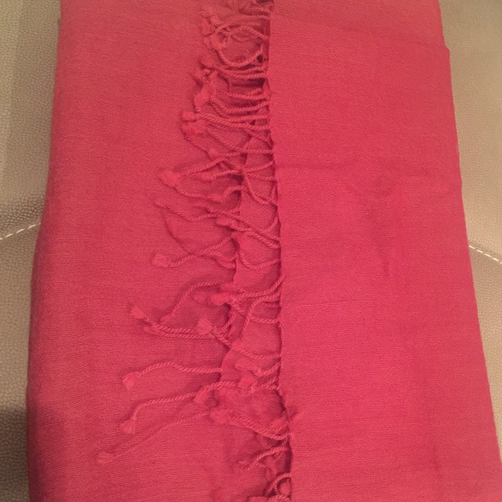 100 % Wool shawl/scarf NWOT